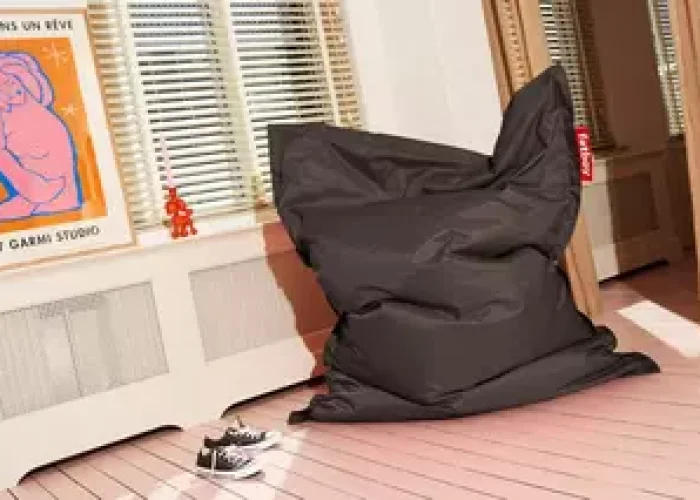 x320_fatboy-original-beanbag-darkgrey-1920x1280-ambiance-02-102208